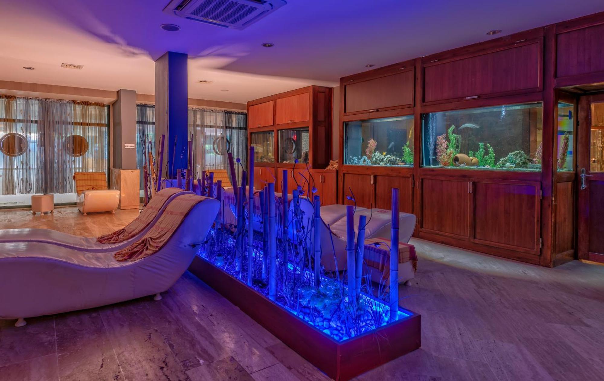 Meryan Hotel オクルカラール エクステリア 写真