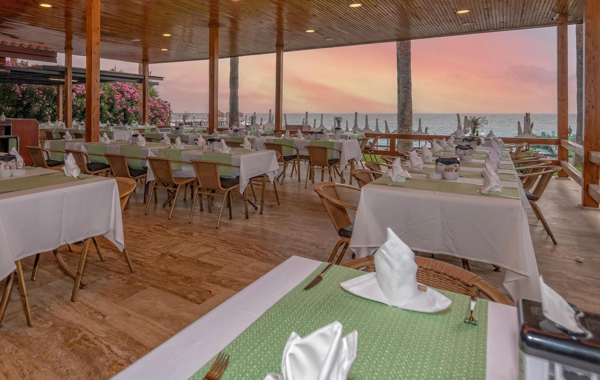 Meryan Hotel オクルカラール エクステリア 写真