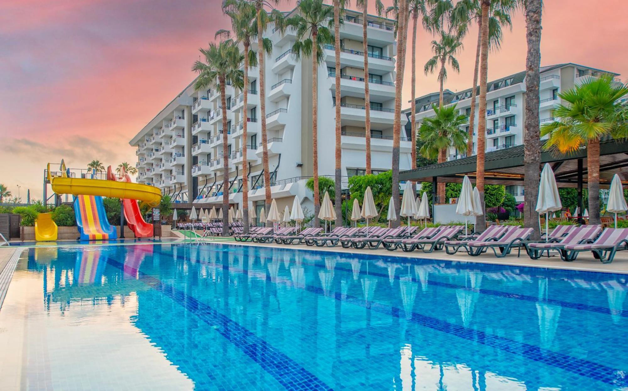 Meryan Hotel オクルカラール エクステリア 写真