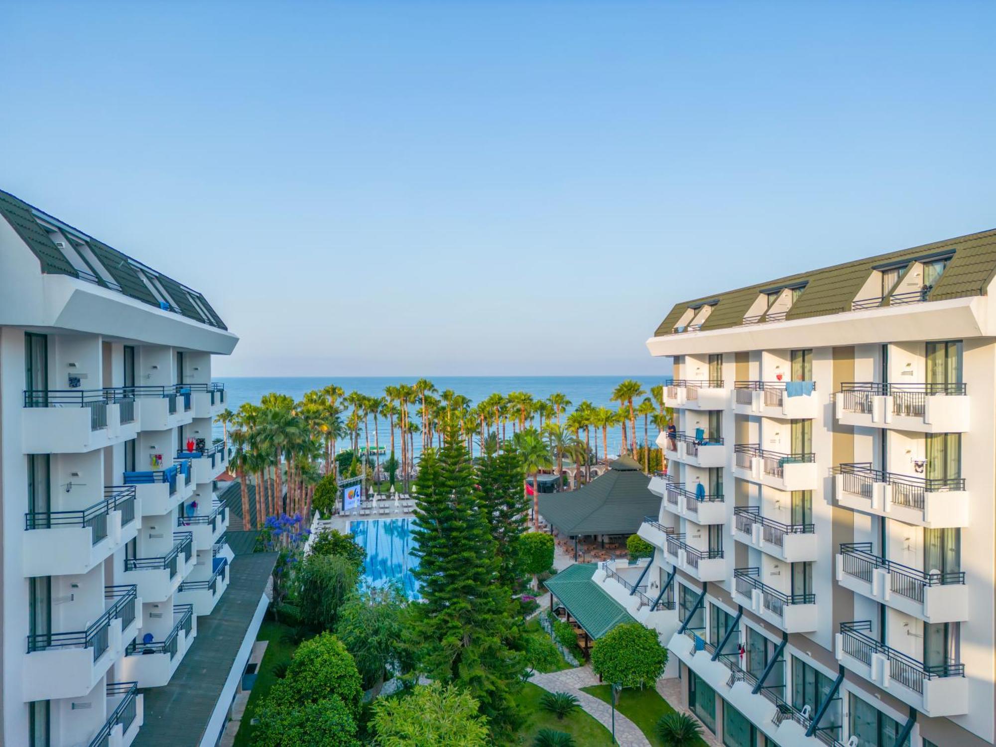 Meryan Hotel オクルカラール エクステリア 写真